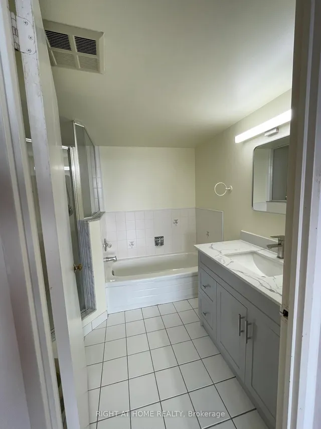 Additional image 32 of 350 Alton Towers Circ Unit 311