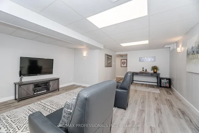 Additional image 36 of 72 Barr Cres