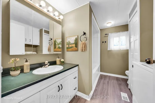 Additional image 15 of 137 Maple Cres