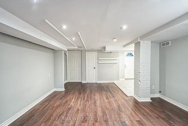 Additional image 29 of 712 Gladstone Ave