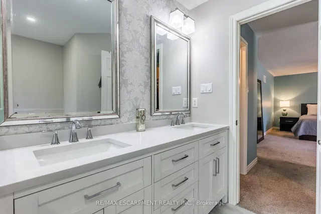 Additional image 31 of 58 ANDERSON Crt