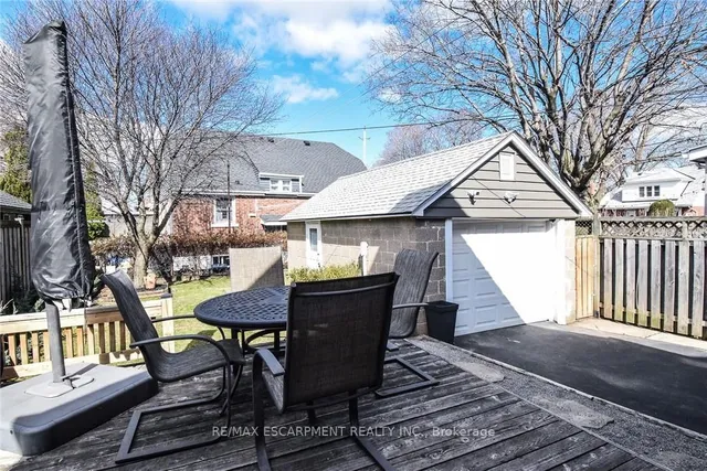 Additional image 42 of 104 Tragina Ave