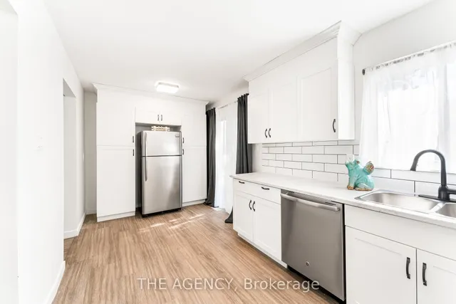 Additional image 9 of 35 McMullen Cres Unit 35
