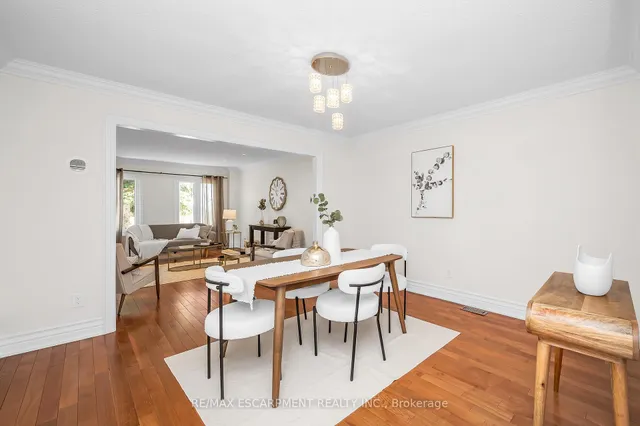 Additional image 7 of 2728 Guilford Cres