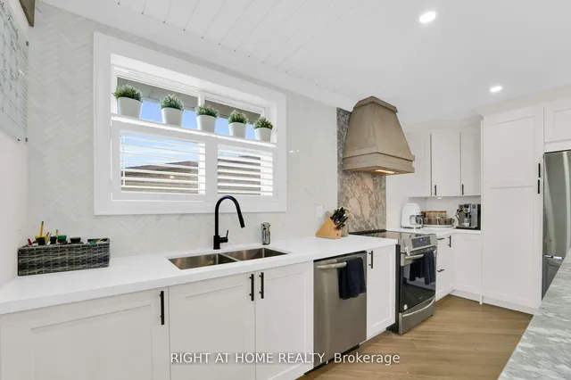 Additional image 8 of 54 Primula Cres