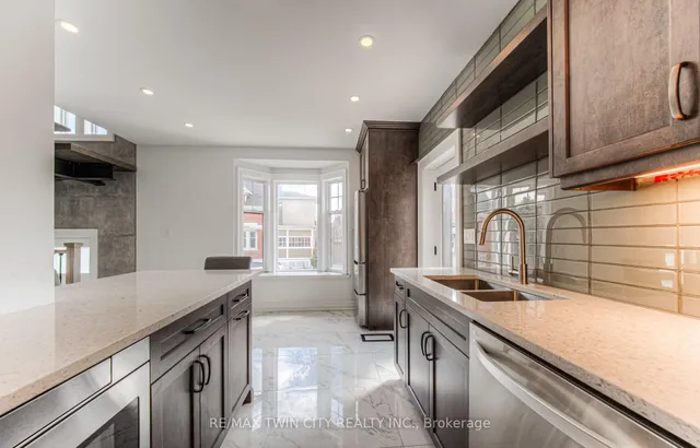 Additional image 26 of 31 Dekay St