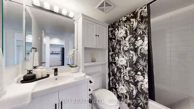 Additional image 28 of 125 Village Green Sq Unit 1606