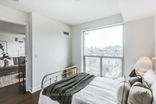 Additional image 23 of 80 Western Battery Rd Unit 2206