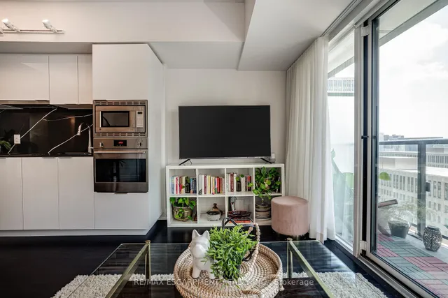 Additional image 18 of 955 BAY St Unit 1809