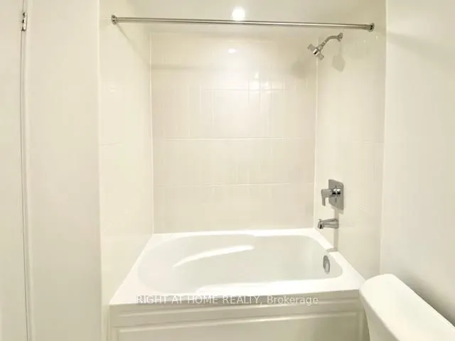 Additional image 17 of 955 Bay St Unit 2702