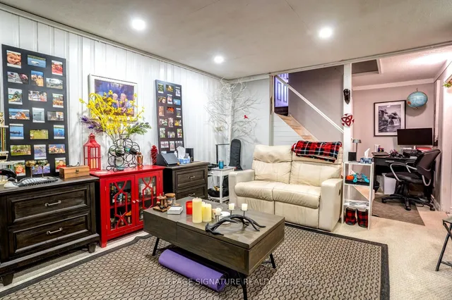 Additional image 21 of 48 Lawndale Cres