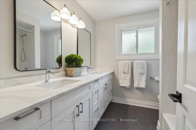 Additional image 22 of 32 Highland Park Dr