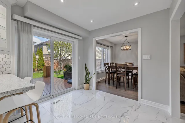 Additional image 16 of 30 Charleswood Circ