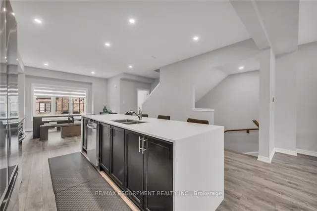 Additional image 28 of 187 Wilson St Unit 32