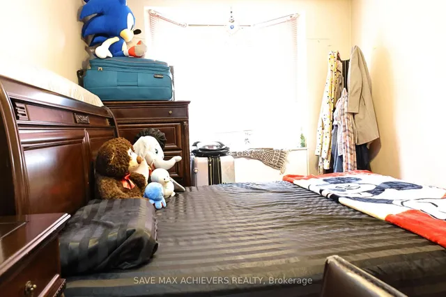 Additional image 22 of 1820 Dundas St