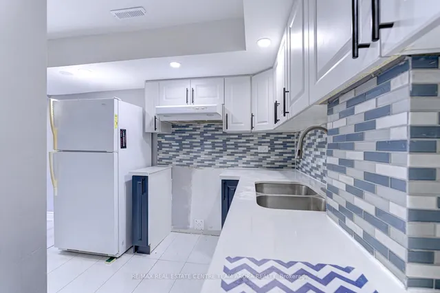 Additional image 28 of 10 Menoke Crt