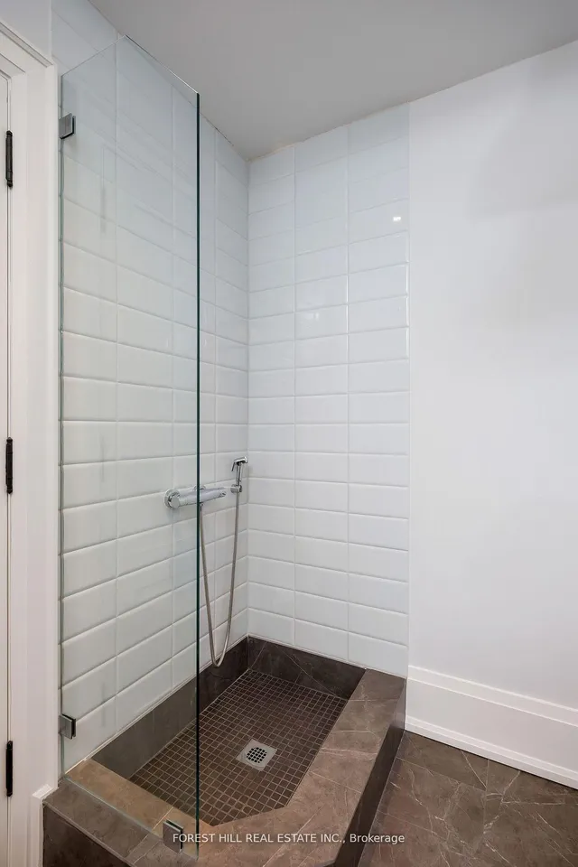 Additional image 36 of 102 Chaplin Cres