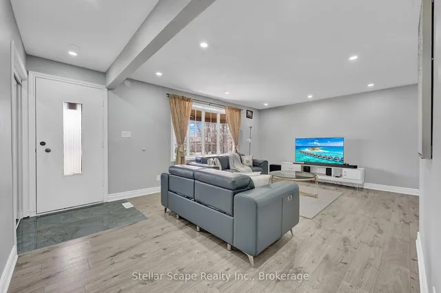 Additional image 2 of 42 Tupper Cres