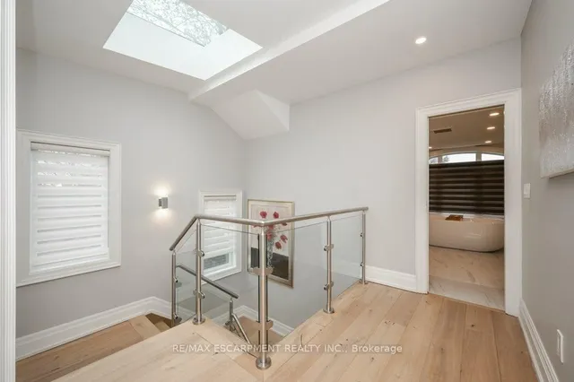 Additional image 27 of 820 Cosburn Ave