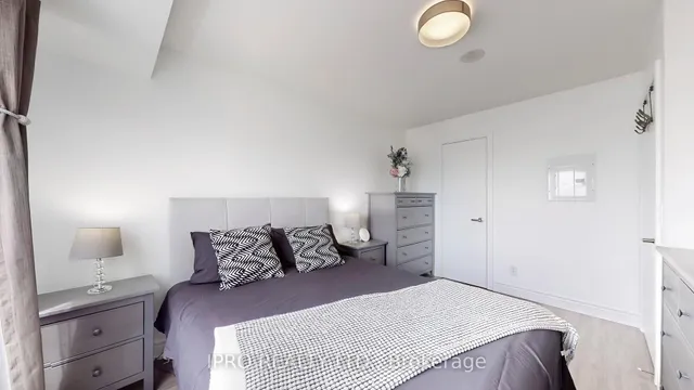 Additional image 21 of 125 Village Green Sq Unit 1606