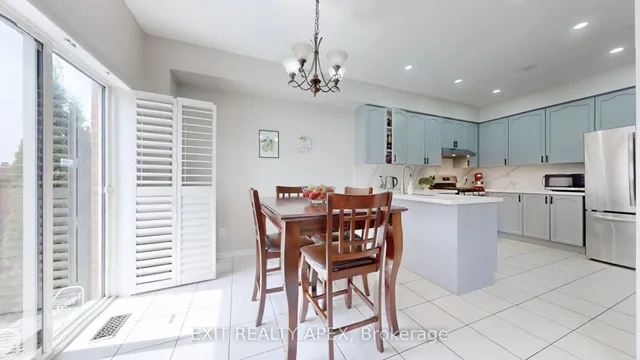 Additional image 12 of 77 Commodore Dr