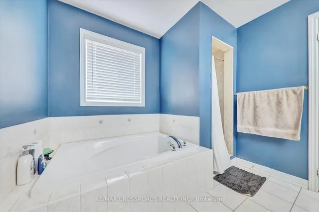 Additional image 23 of 37 Denim Dr