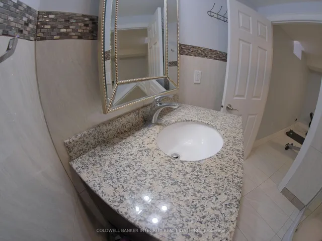 Additional image 16 of 2814 Guilford Cres