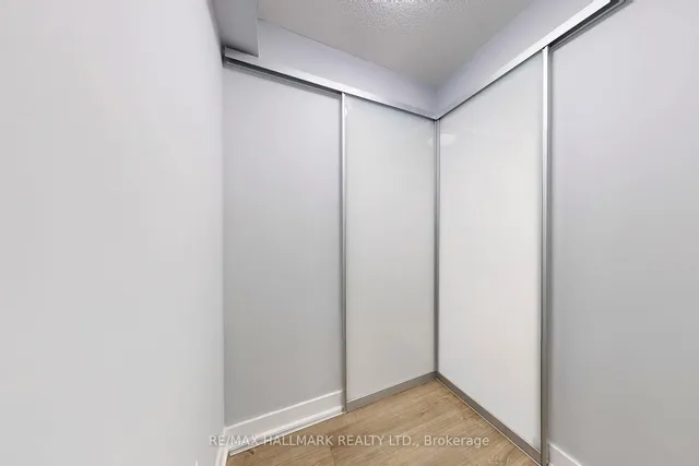Additional image 27 of 30 Roehampton Ave Unit 418
