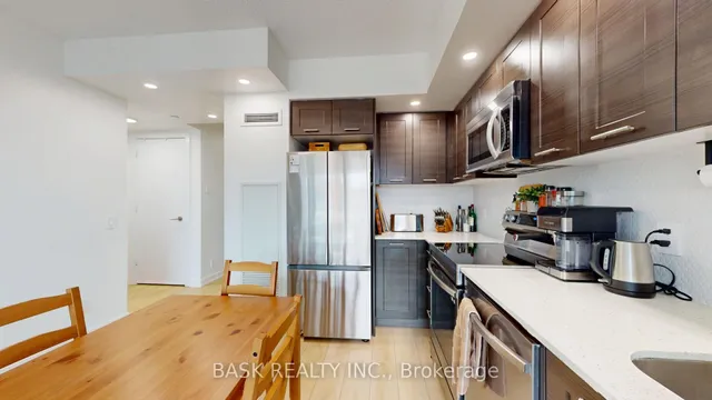 Additional image 5 of 2220 Lake Shore Blvd Unit 406