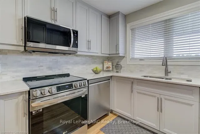 Additional image 18 of 6 Lilacside Dr