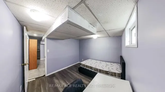 Additional image 26 of 114 Royal Ave