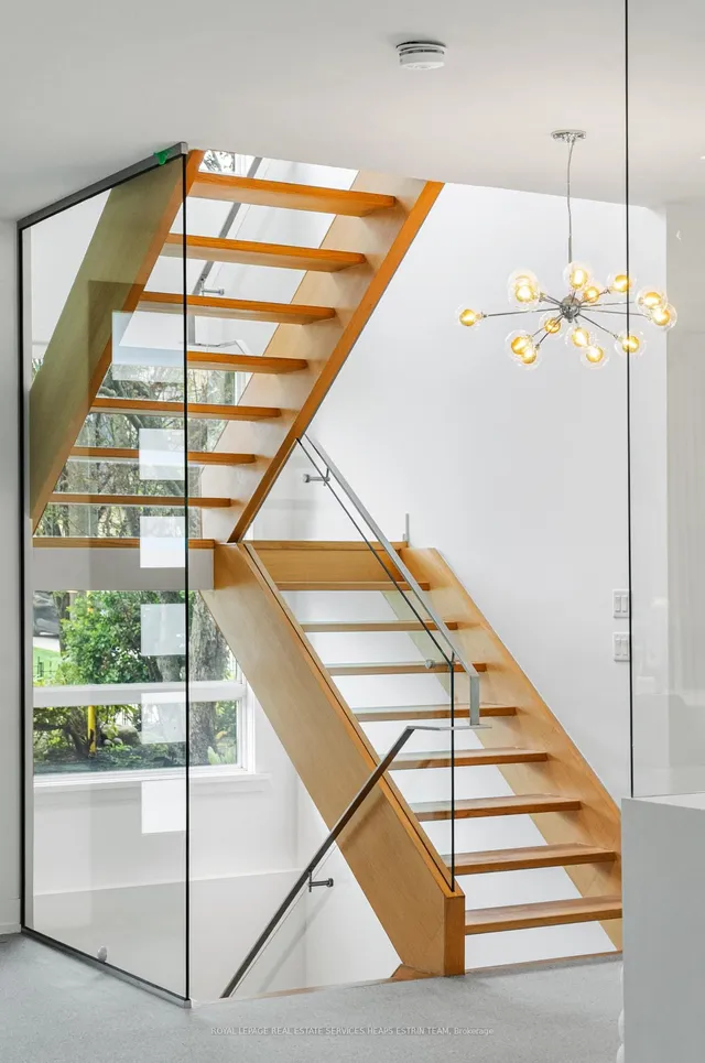 Additional image 16 of 20 Moorehill Dr