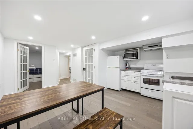 Additional image 19 of 887 Cosburn Ave