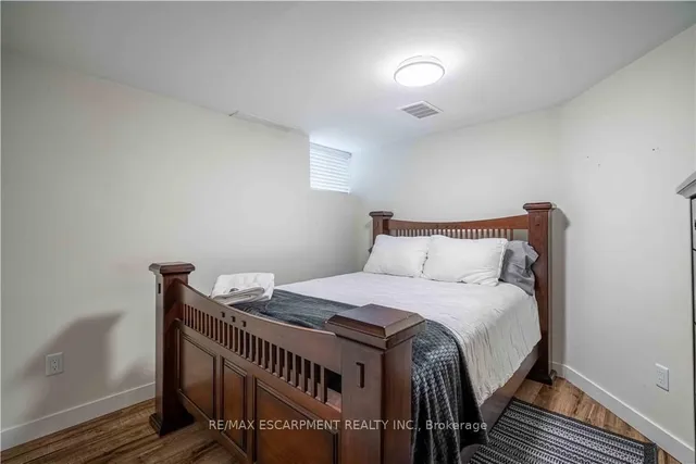 Additional image 34 of 56 Oakley Crt