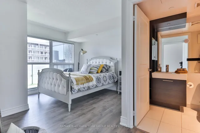Additional image 11 of 386 Yonge St Unit 1607