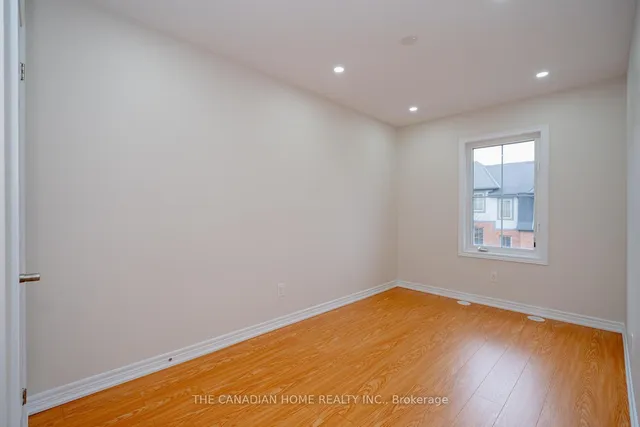 Additional image 26 of 48 Cedar Lake Cres