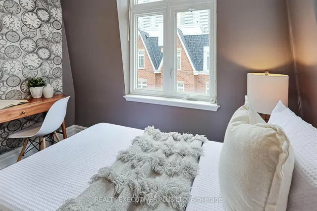 Additional image 12 of 98 Redpath Ave Unit 9