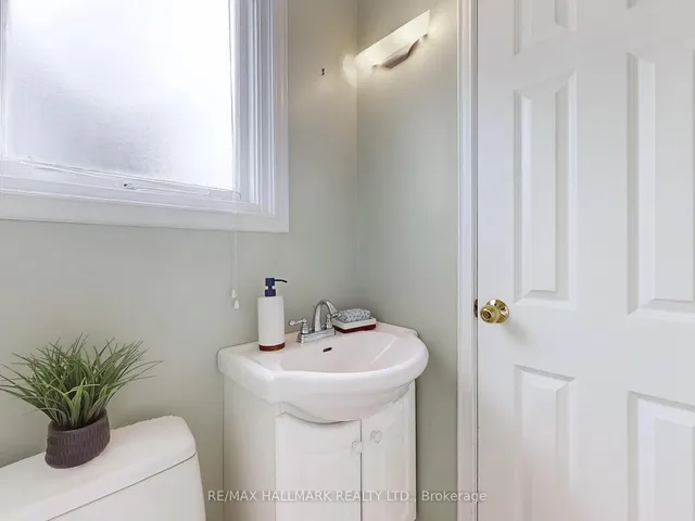 Additional image 20 of 41 Redcastle Cres