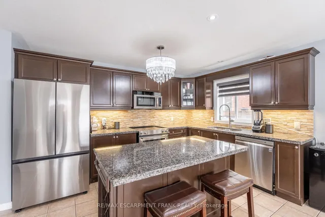 Additional image 13 of 36 Showcase Dr