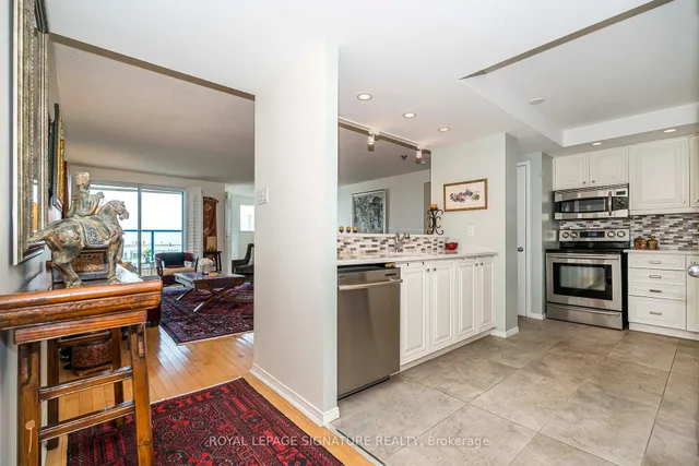 Additional image 3 of 99 Harbour Sq Unit 1812