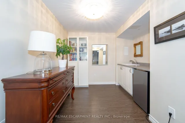 Additional image 40 of 2485 Newport St