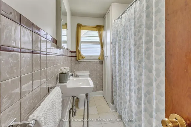 Additional image 28 of 1060 Brook View Ave