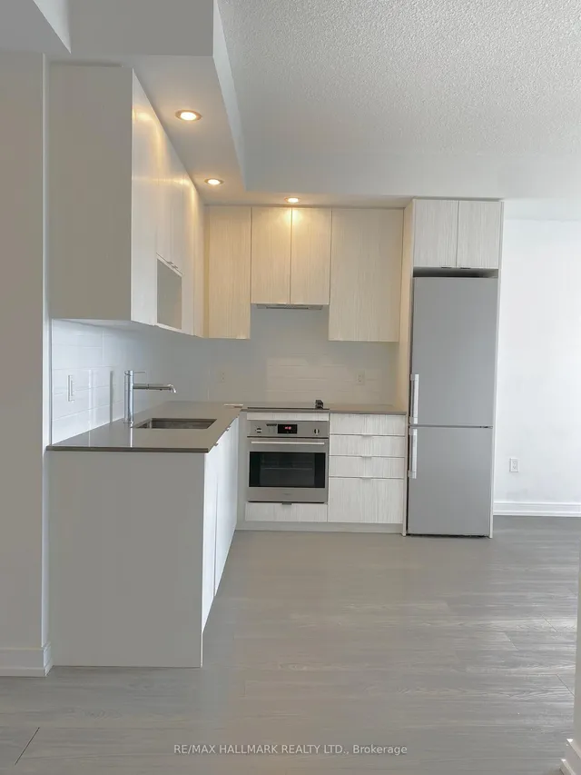 Additional image 13 of 225 village Green Sq Unit 2604