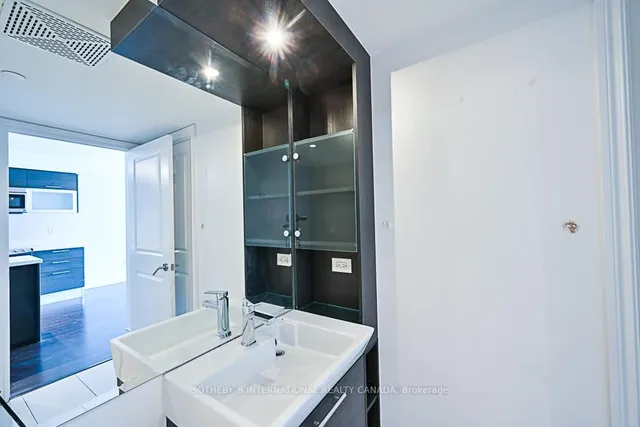 Additional image 39 of 386 Yonge St Unit 1021