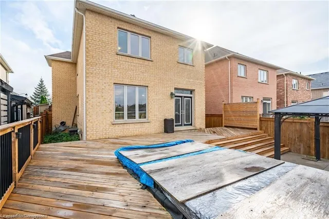 Additional image 44 of 19 Hazelton Ave