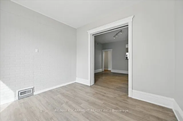 Additional image 8 of 15 Huron St