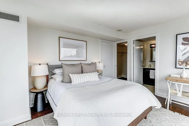 Additional image 18 of 80 Western Battery Rd Unit 2206