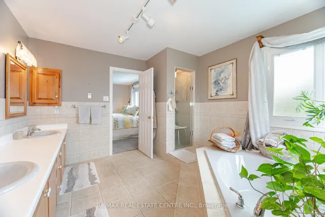 Additional image 26 of 42 Fernbrook Cres