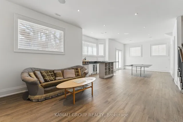 Additional image 36 of 253 Poyntz Ave