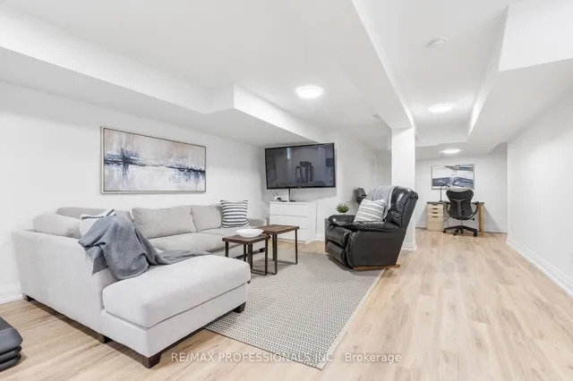 Additional image 32 of 43 Bellman Ave